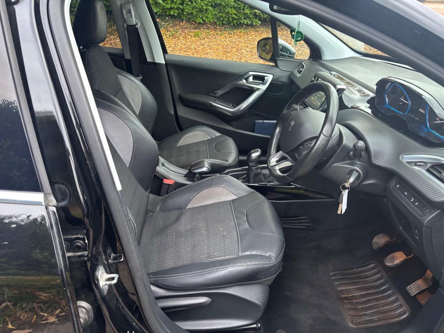 Used Peugeot 2008 2015 for sale - 76689225: Photo 12