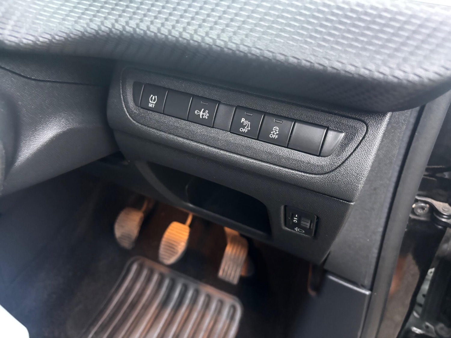 Used Peugeot 2008 2015 for sale - 76689225: Photo 14