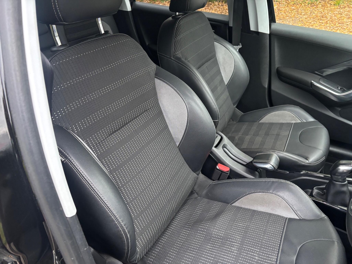 Used Peugeot 2008 2015 for sale - 76689225: Photo 15