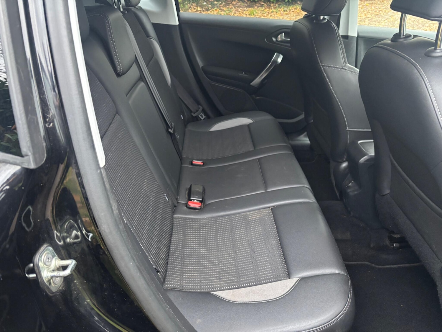 Used Peugeot 2008 2015 for sale - 76689225: Photo 16