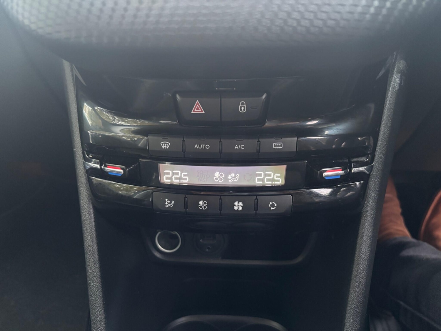 Used Peugeot 2008 2015 for sale - 76689225: Photo 21