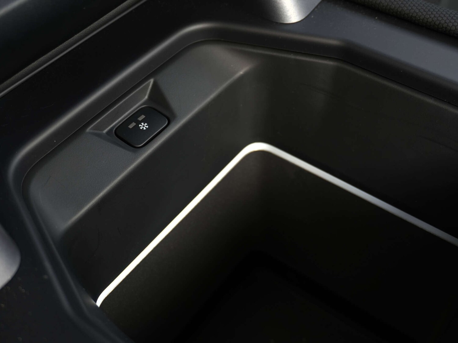 Used Land Rover Defender 90 2021 for sale - 77900957: Photo 37