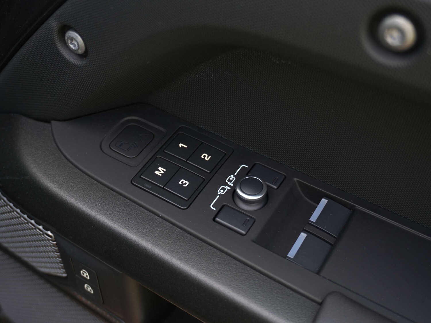 Used Land Rover Defender 90 2021 for sale - 77900957: Photo 41