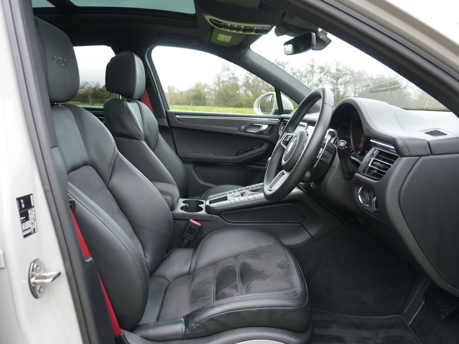 Used Porsche Macan 2020 for sale - 77528074: Photo 15