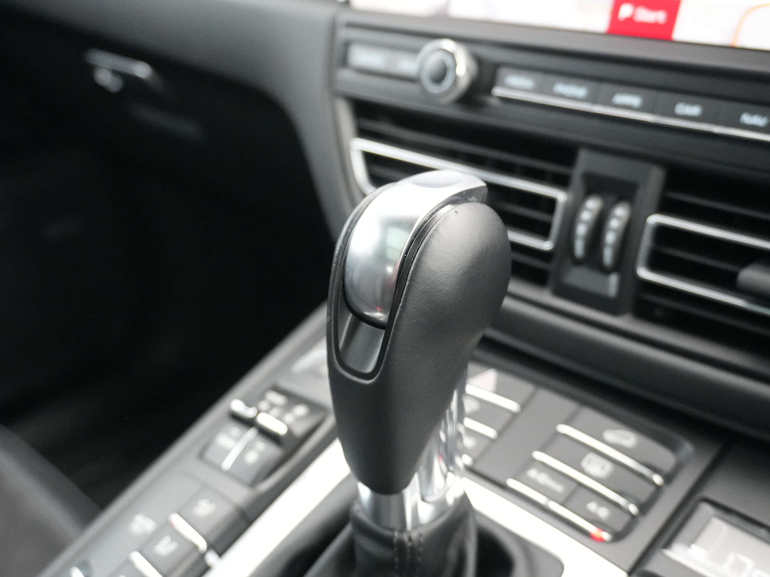 Used Porsche Macan 2020 for sale - 77528074: Photo 42