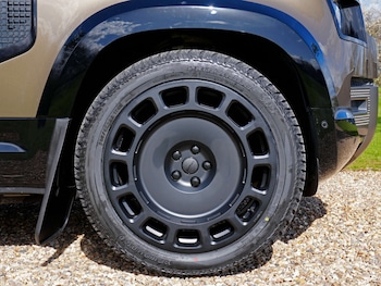 Used Land Rover Defender 110 2022 for sale - 78053759: Photo