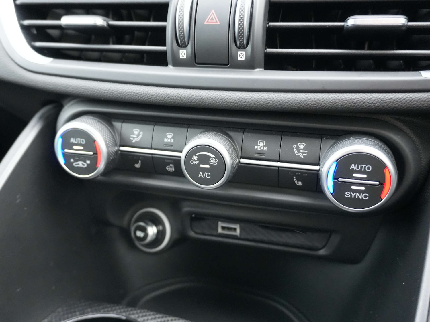 Used Alfa Romeo Giulia 2024 for sale - 77581144: Photo 42