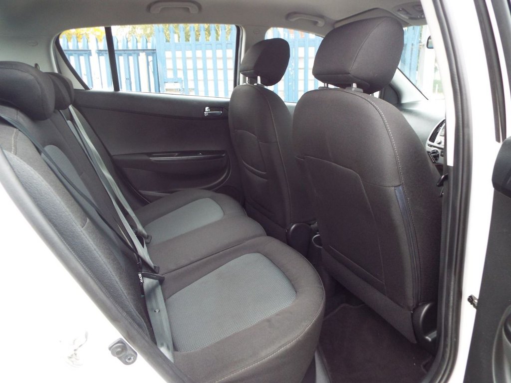 Used Hyundai i20 2014 for sale - 76202752: Photo 13