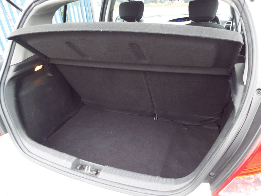 Used Hyundai i20 2014 for sale - 76202752: Photo 17