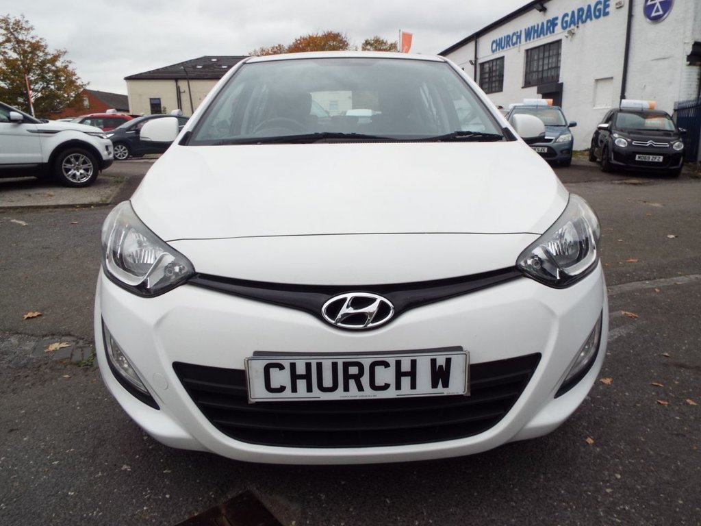 Used Hyundai i20 2014 for sale - 76202752: Photo 2