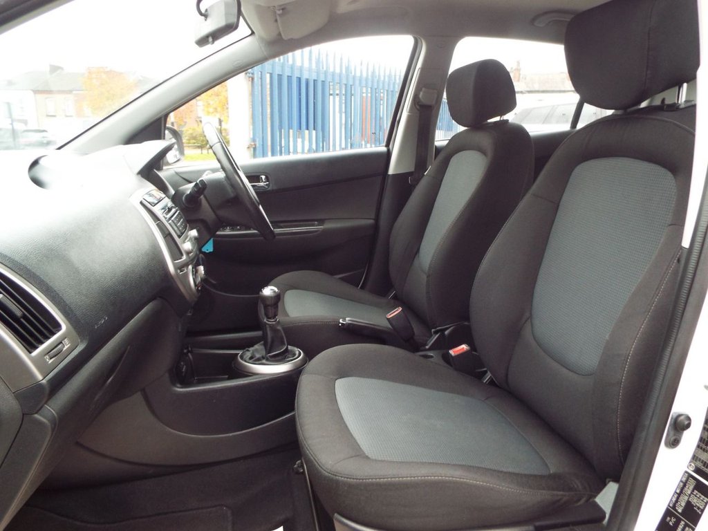 Used Hyundai i20 2014 for sale - 76202752: Photo 20