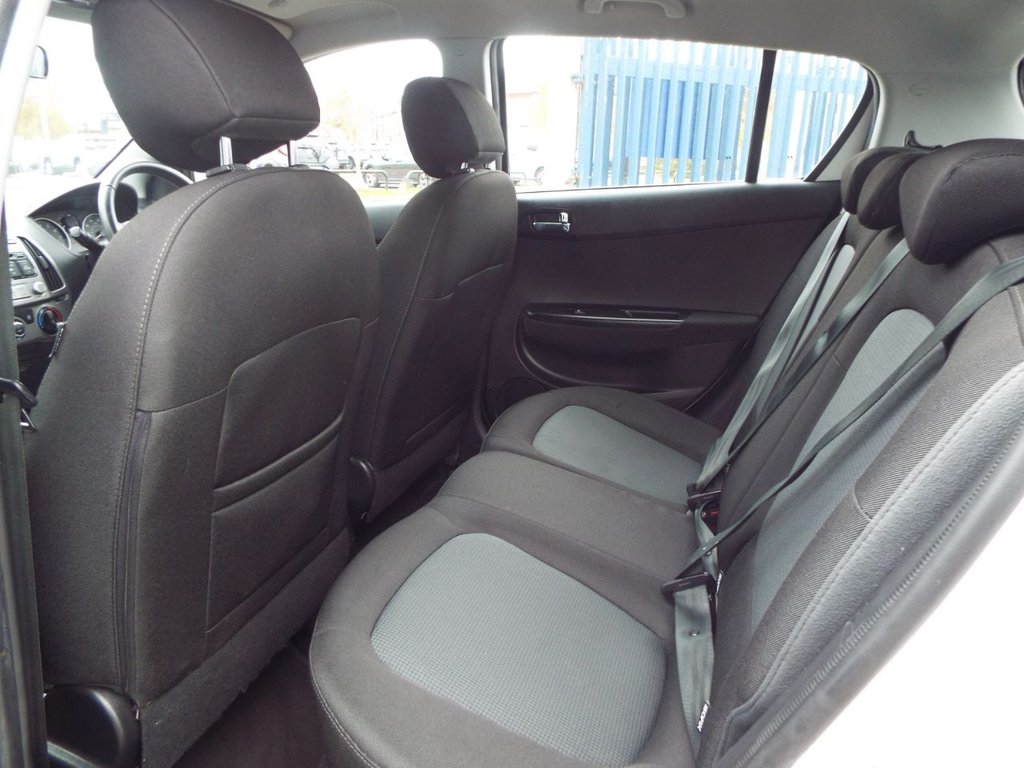 Used Hyundai i20 2014 for sale - 76202752: Photo 21
