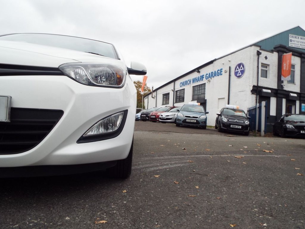 Used Hyundai i20 2014 for sale - 76202752: Photo 30
