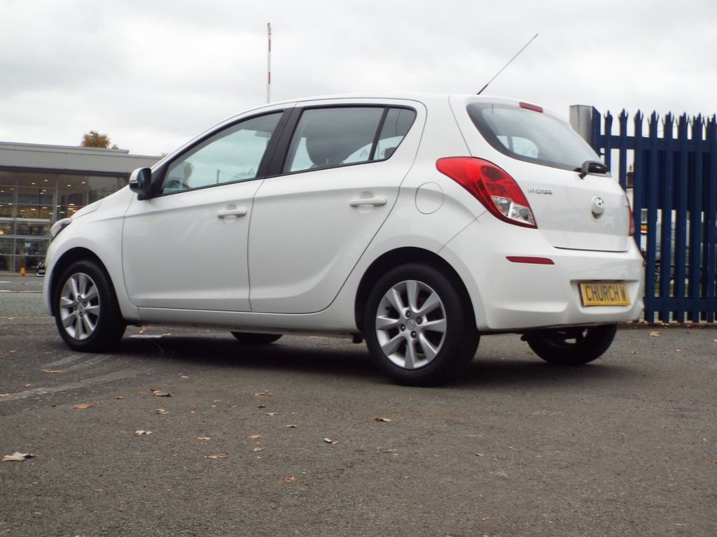 Used Hyundai i20 2014 for sale - 76202752: Photo 33