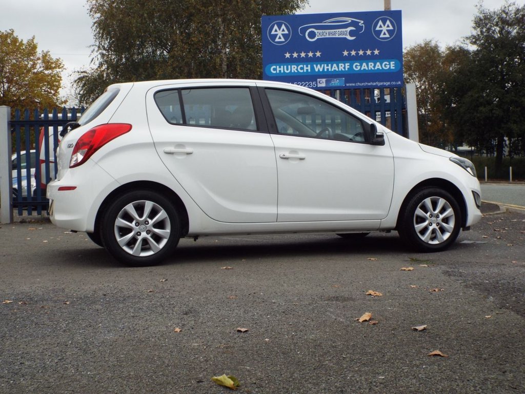 Used Hyundai i20 2014 for sale - 76202752: Photo 39