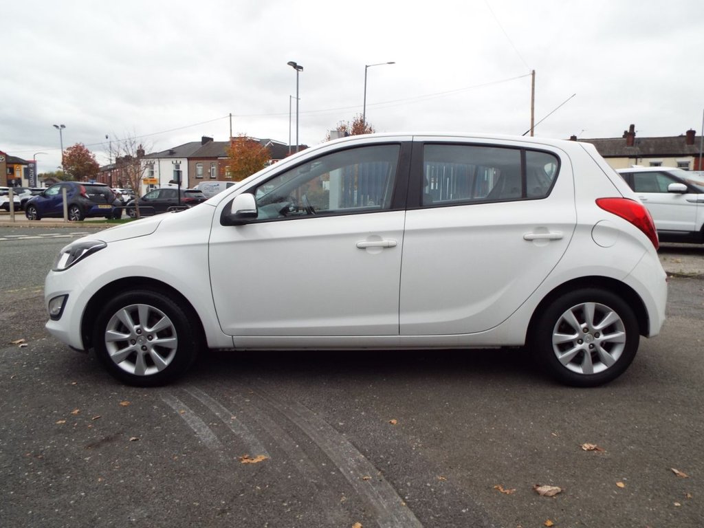 Used Hyundai i20 2014 for sale - 76202752: Photo 4