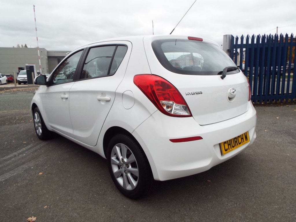 Used Hyundai i20 2014 for sale - 76202752: Photo 5