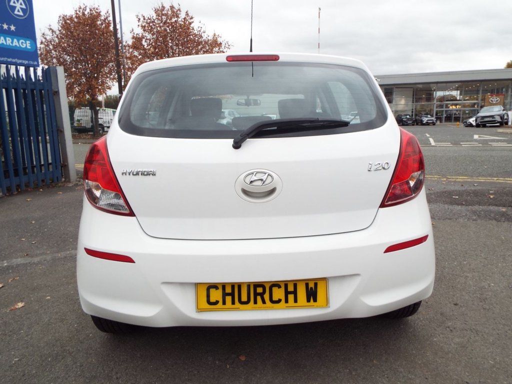 Used Hyundai i20 2014 for sale - 76202752: Photo 6