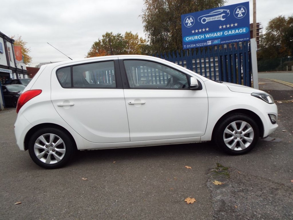 Used Hyundai i20 2014 for sale - 76202752: Photo 8