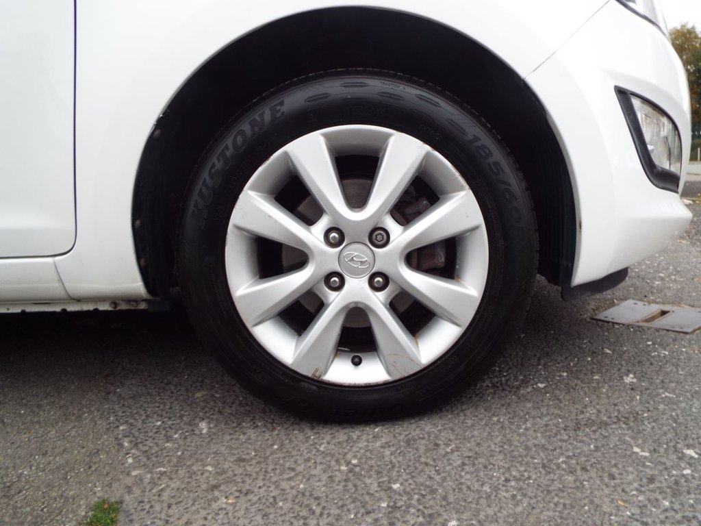 Used Hyundai i20 2014 for sale - 76202752: Photo 9