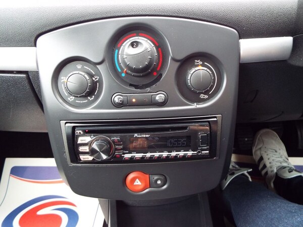 Used Renault Clio 2006 for sale - 75286873: Photo 42