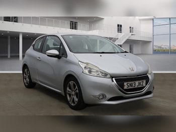 Used Peugeot 208 2013 for sale - 79170510: Photo
