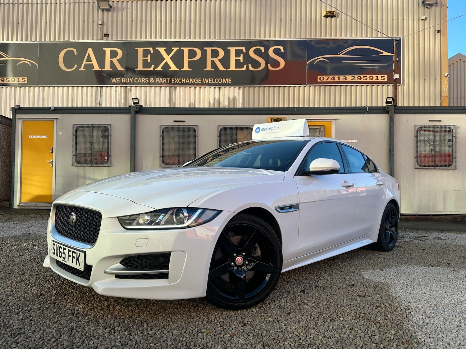 Used Jaguar XE 2015 for sale - 76743303: Photo 1