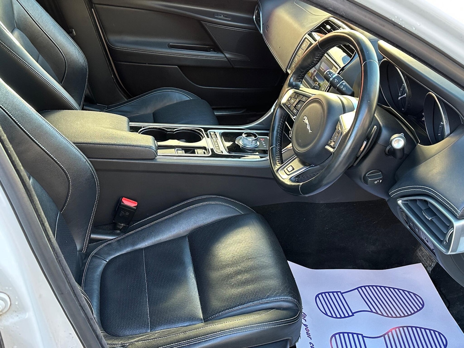 Used Jaguar XE 2015 for sale - 76743303: Photo 27