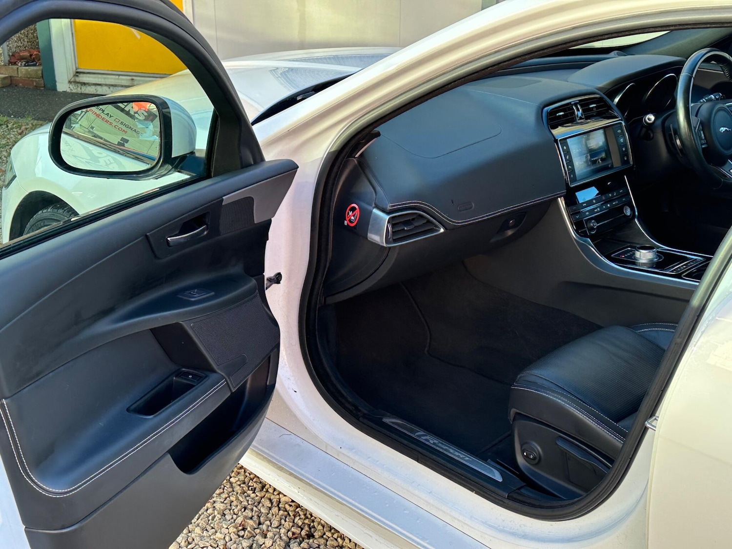 Used Jaguar XE 2015 for sale - 76743303: Photo 29