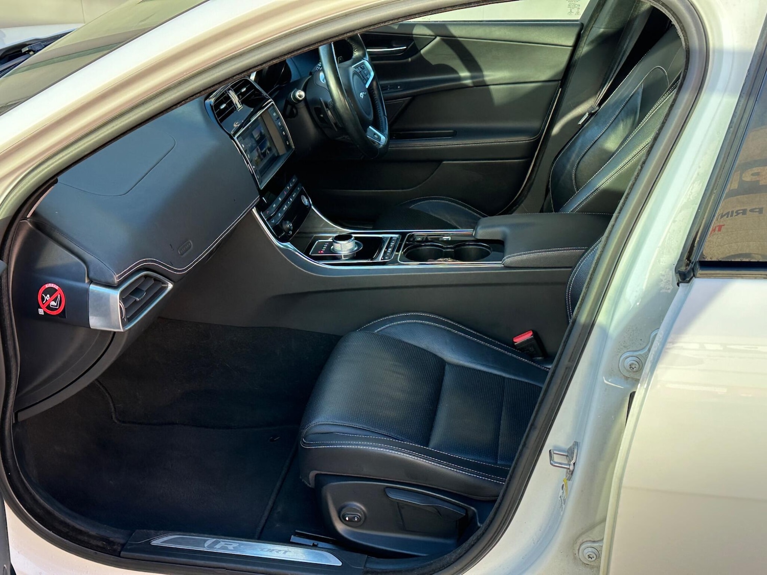 Used Jaguar XE 2015 for sale - 76743303: Photo 30