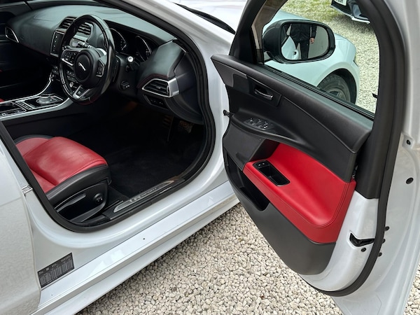 Used Jaguar XE 2015 for sale - 76307158: Photo 28