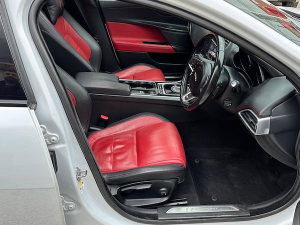Used Jaguar XE 2015 for sale - 76307158: Photo 29