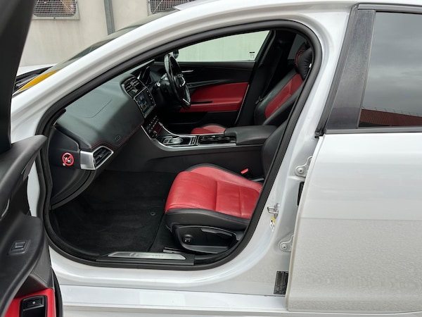 Used Jaguar XE 2015 for sale - 76307158: Photo 32