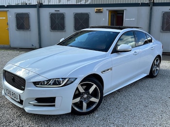 Used Jaguar XE 2016 for sale - 76042044: Photo