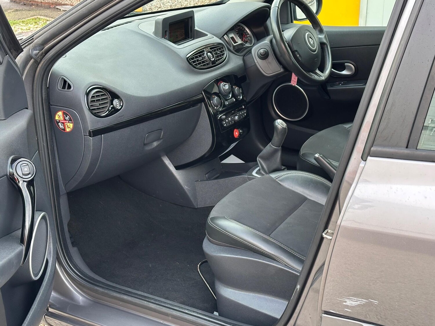 Used Renault Clio for sale - 77909044: Photo 26