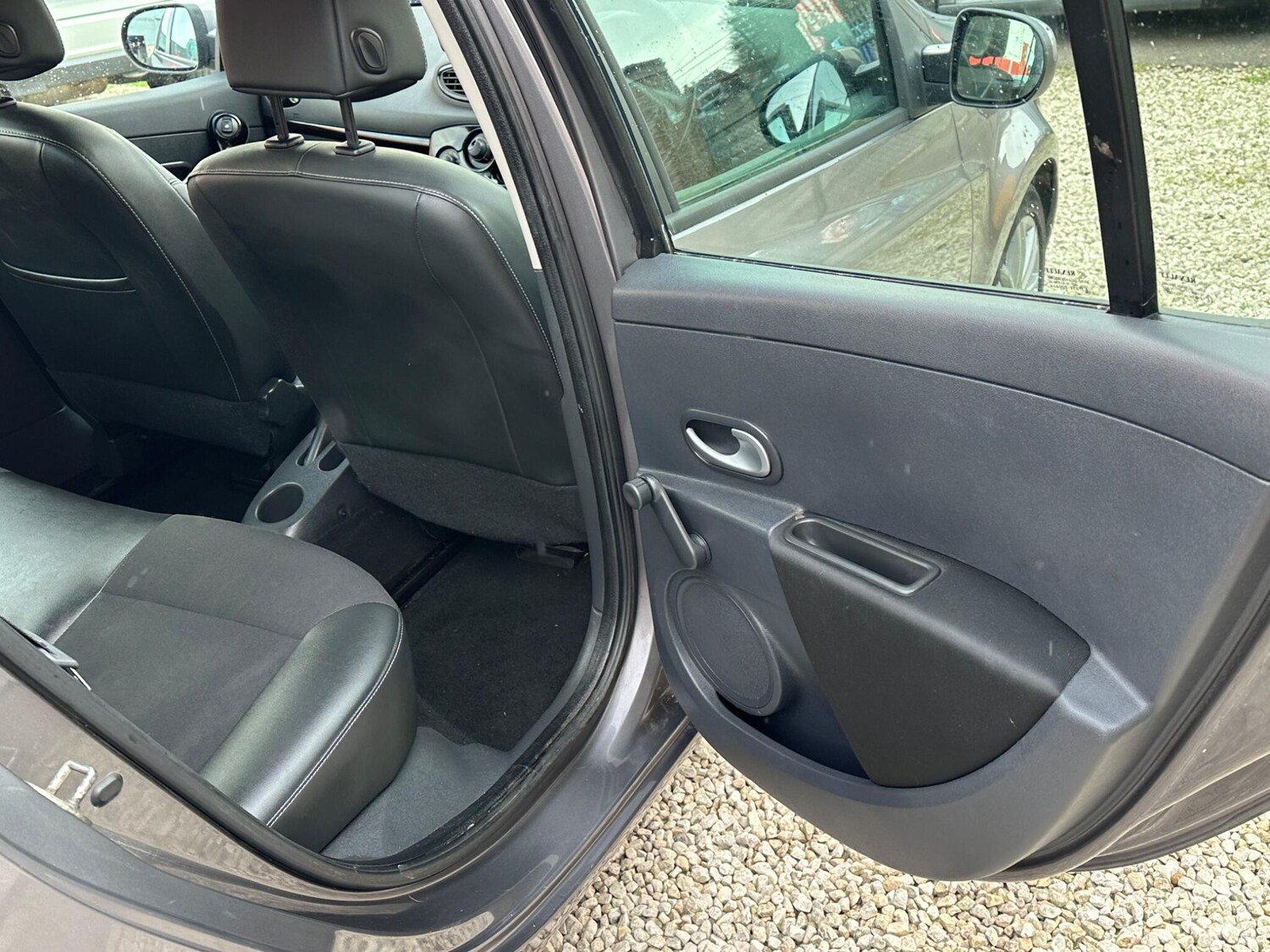 Used Renault Clio for sale - 77909044: Photo 32