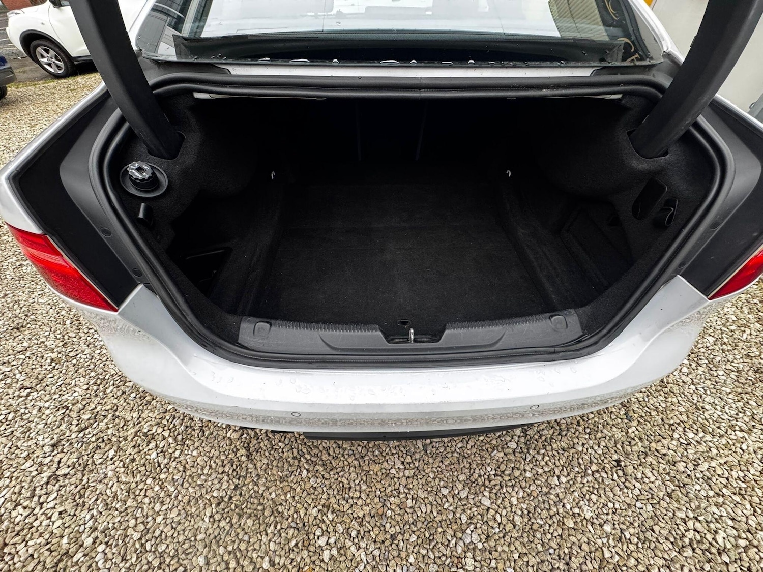 Used Jaguar XE 2016 for sale - 77412356: Photo 26