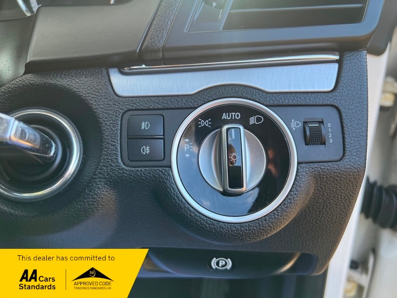 Used Mercedes-Benz E Class 2011 for sale - 77622131: Photo 17