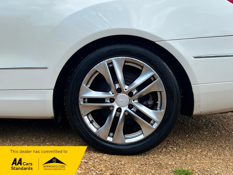 Used Mercedes-Benz E Class 2011 for sale - 77622131: Photo 8