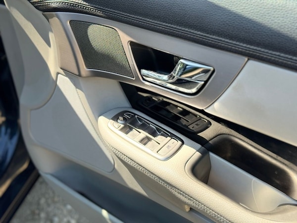 Used Jaguar XF 2010 for sale - 74675147: Photo 19