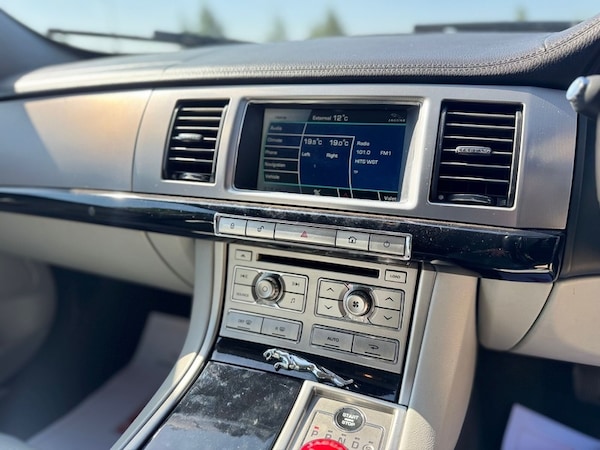 Used Jaguar XF 2010 for sale - 74675147: Photo 24