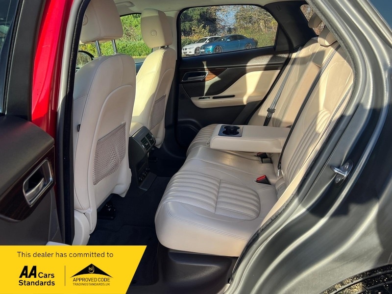 Used Jaguar F-Pace 2017 for sale - 76751552: Photo 9