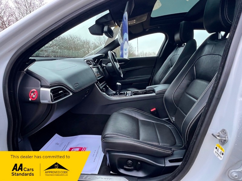 Used Jaguar XE 2016 for sale - 77609601: Photo 25