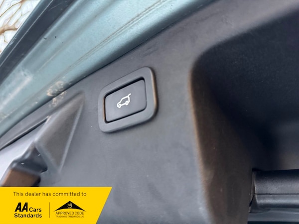 Used Land Rover Discovery Sport 2015 for sale - 72777838: Photo 32