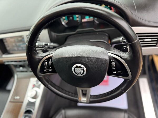 Used Jaguar XF 2013 for sale - 74290269: Photo 43