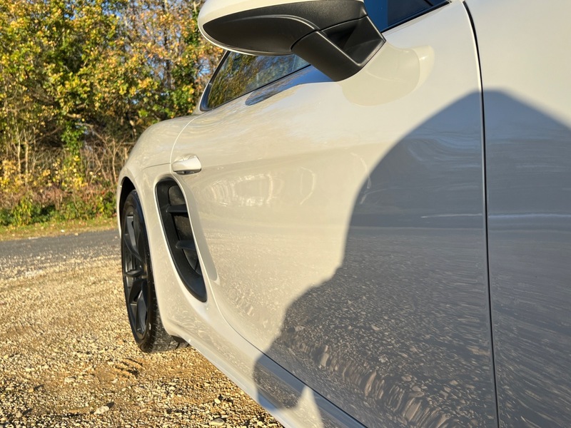 Used Porsche Cayman 2018 for sale - 76605346: Photo 14