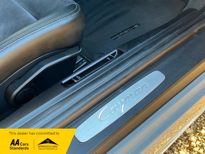 Used Porsche Cayman 2018 for sale - 76605346: Photo 17