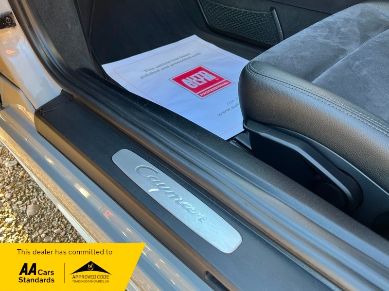 Used Porsche Cayman 2018 for sale - 76605346: Photo 31