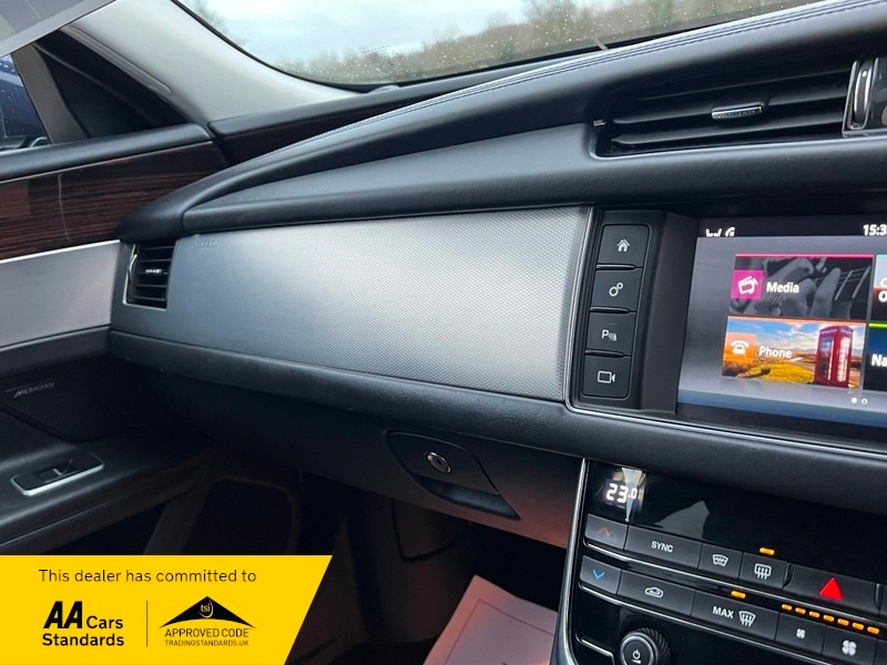 Used Jaguar XF 2016 for sale - 76884558: Photo 16