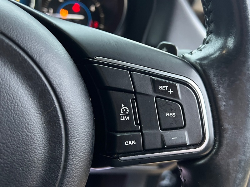 Used Jaguar XF 2016 for sale - 76884558: Photo 18